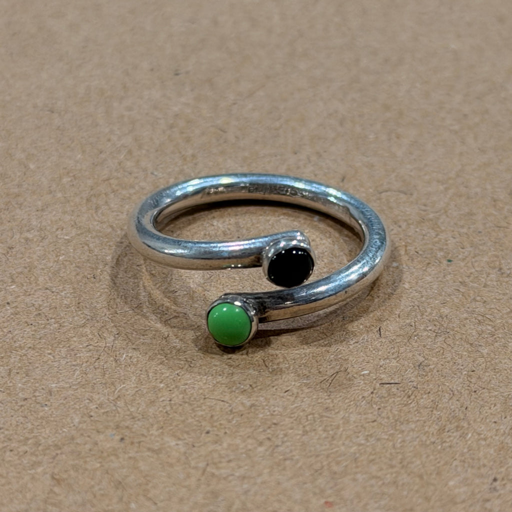 Sterling Black & Green Stone Spiral Ring Sz 7.5